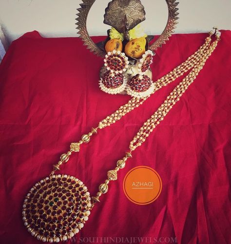 Pearl Haram With Kemp Pendant #GoldJewelleryHaram Kemp Pendant, Pearl Haram, Pendent Gold, Latest Necklace Design, Kerala Jewellery, Gold Jhumka Earrings, Choker Designs, Jewelry Designing, Bangles Design