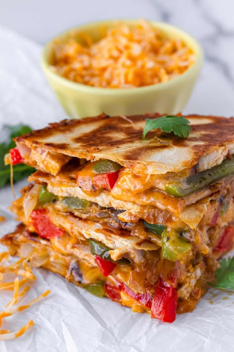 The best Chicken Quesadillas! Made with seasoning chicken, bell peppers, onions, lots of shredded cheese on flour tortillas. These chicken quesadillas are the best. Chimichanga Recipe Chicken, Easy Chicken Quesadillas, Best Baked Chicken Recipe, Chicken Bell Peppers, Slow Cooker Venison, Chicken Taco Soup Recipe, Chimichanga Recipe, Chicken Quesadilla Recipe, Quesadilla Recipe