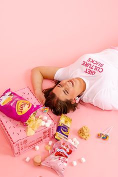 Candy Photoshoot Ideas, Snack Photography, Promo Photoshoot, St Patrick's Day Photos, Mommy Daughter Photoshoot, Pink Branding, Candy Photoshoot, Tasty Sweets, Candy Photography