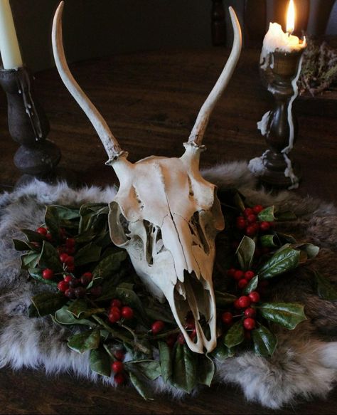 Yule Astetic, Yule Dark Aesthetic, Pagan Yule Aesthetic, Dark December Aesthetic, Dark Yule Decor, Yule Winter Solstice Aesthetic, Pagan Christmas Aesthetic, Yule Christmas Aesthetic, Creepy Christmas Aesthetic