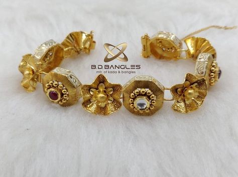 B.D. BANGLES Zaveri Bazaar on Instagram: “Exclusive gajra bangles. Sole manufacturer of bangles. Contact on whatsapp 8080303002. #Goldbangles #jewelrydesigner #templejewellery…” Gold Gajra Bangles Antique, Gold Gajra Bangles, Gajra Bangles, Loose Bracelet, Antique Gold Bracelet, Jadau Jewellery, New Gold Jewellery Designs, Gold Jewellry, Recipes Indian