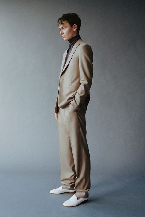 Men Editorial, Walking Poses, Studio Poses, Mens Editorial, Mens Fall, Mens Spring, Suit Fashion, Men Looks, Bags Shoes