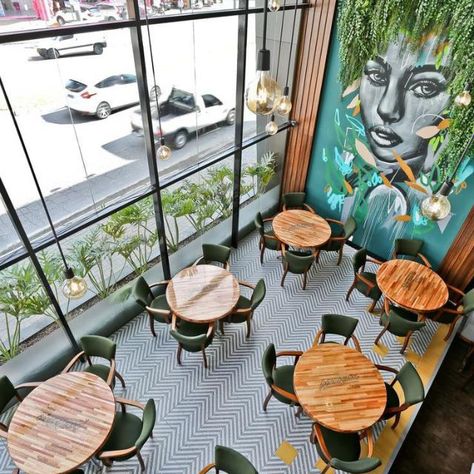 Italian Restaurant Interior Design, Kafe Aesthetic, Juice Bar Interior, Restaurant Seating Design, Interior Design Chair, Bistro Interior, Rooftop Restaurant Design, Resturant Design, Small Restaurant Design