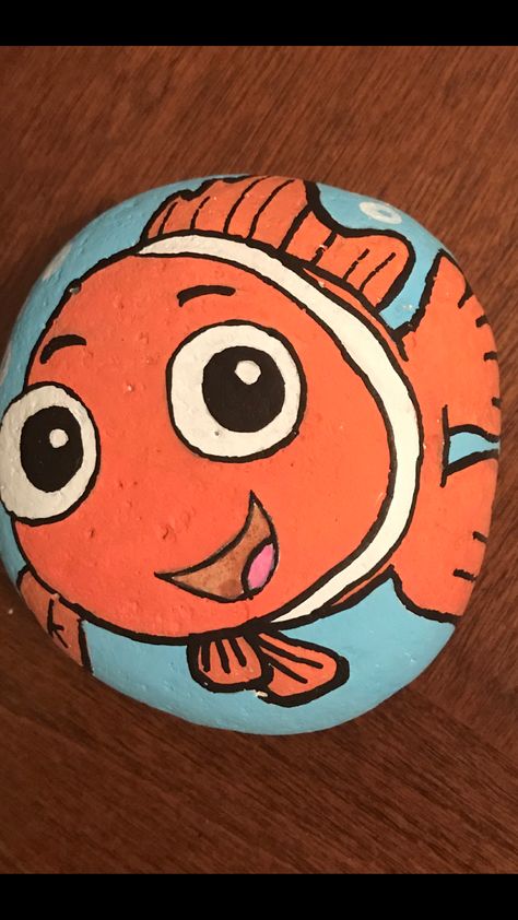 Nemo Painted Rock, Finding Nemo Painted Rocks, Nemo Rock Painting, Ladybug Rocks, Rock Hunting, All The Small Things, Finding Nemo, Rock Crafts, Rock Art