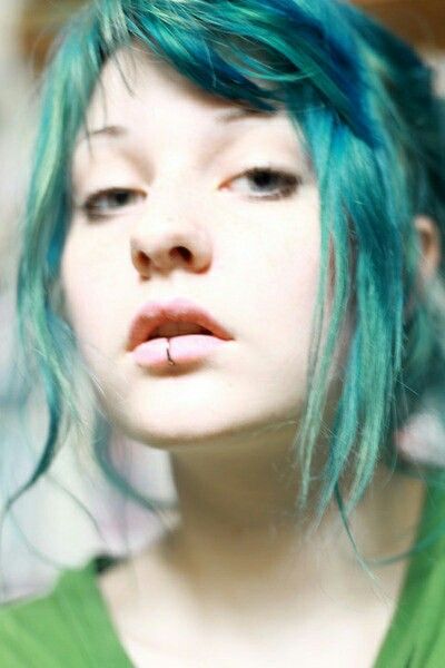 Blue green hair and pierced lower lip Middle Lip Piercing, Lip Piercing Stud, Lower Lip Piercing, Piercing Facial, Lip Piercing Labret, Lip Piercing Ring, Lip Piercings, Piercing Labret, Snakebites