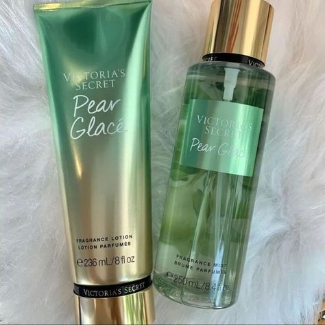 Follow my pinterest @danina211 for more beauty finds&outfit ideas #affiliate Victoria Secret Spray, Victoria Secret Perfume Body Spray, Profumo Victoria Secret, Victoria Secret Body Spray, Hydrating Body Lotion, Victoria Secret Body Mist, Victoria Secret Fragrances, Perfume Body Spray, Feminine Fragrance