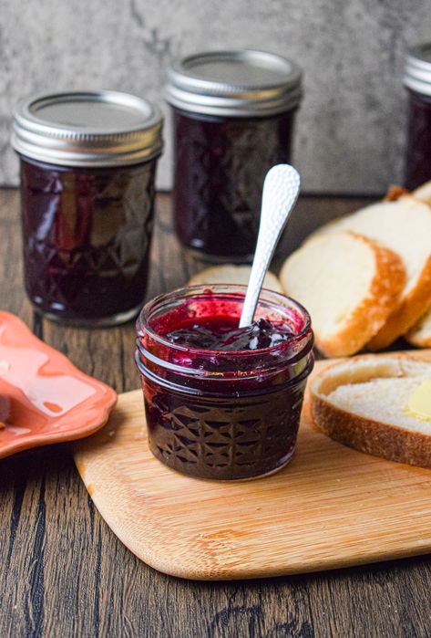 Blackberry Jam No Pectin, Blueberry Rhubarb Jam, Seedless Blackberry Jam, Blueberry Rhubarb, Blackberry Recipes, Canning Jam, Rhubarb Jam, Blackberry Jam, Fruit Preserves