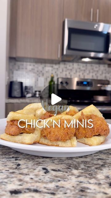 Vegan Honey Butter, Lions Mane Mushroom Recipe, Vegetarian Mushroom Recipes, Wet Batter, Vegan Fried Chicken, Chicken Minis, Vegan Substitutes, Lions Mane, Homemade Rolls