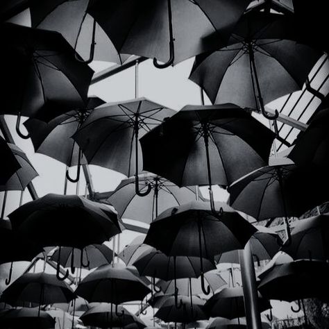 Black Umbrella Aesthetic, The Umbrella Academy Aesthetic, Umbrella Academy Aesthetic, Umbrella Aesthetic, Academy Aesthetic, Five Hargreeves, Aesthetic Dark, Umbrella Academy, Gilmore Girls