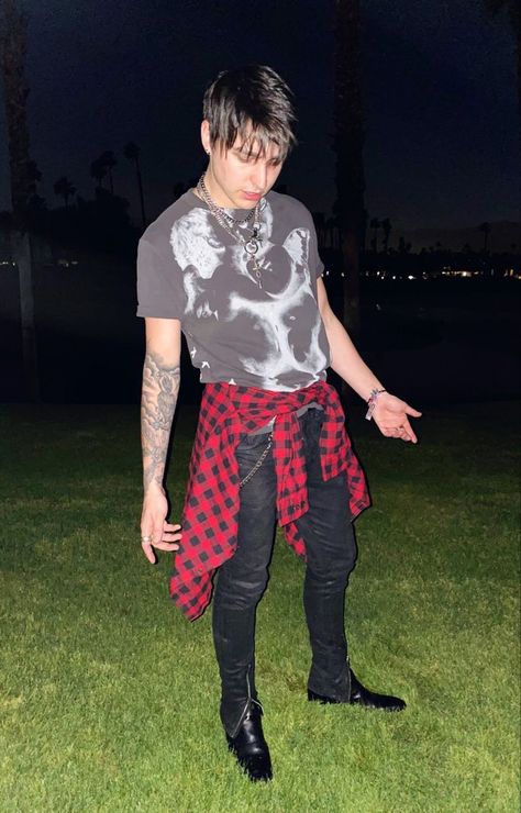 colby brock Colby Brock Style, Black Clubbing Outfits, Colby Brock Rares, Sam And Colby Merch, Sam Colby, Red And Black Jacket, Clubbing Outfit, Pretty Knives, Trap House