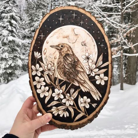 Moon Wood Burning, Beginner Wood Burning, Wood Burning Techniques, Decorations For Bedroom, Wood Burn Designs, Decor Christmas Home, Wood Burning Tool, Woodburning Projects, Wood Slice Art