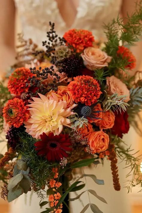 Stunning autumn wedding flowers & bouquet ideas from UK florists! With a list of flowers in season for autumn and expert advice! September Flowers In Season, Wedding Fall Flowers, Flowers Bouquet Ideas, Autumn Wedding Flowers, Wedding Flowers Centerpieces, Real Wedding Flowers, Orange Wedding Bouquet, September Flowers, Flowers Centerpieces