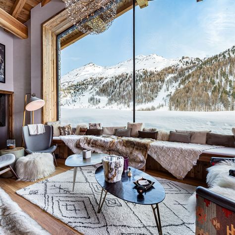 Stunning Luxury ski chalet in France with amazing views and full privacy. Ski Chalet Interior Design, Ski Lodge Interior, Ski Chalet Interior, Modern Ski Chalet, Luxury Chalet Interior, Ski House Decor, Chalet Interior Design, Ski Cabin, Chalet Interior