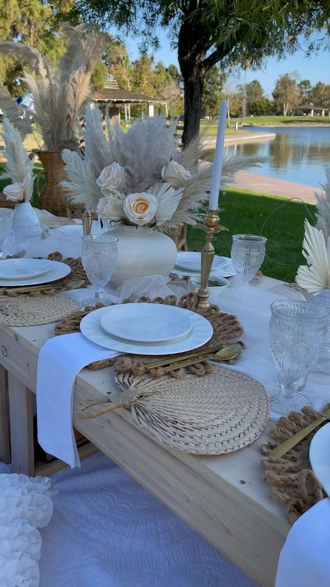 Bridal Picnic, Picnic Table Decor, Picnic Party Decorations, Luxury Picnics, Backyard Bridal Showers, Backyard Birthday Parties, Picnic Birthday Party, Picnic Inspiration, Backyard Birthday