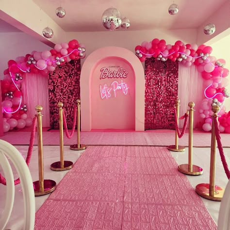 Barbie Life In The Dreamhouse Birthday, Barbie Event Ideas, Barbie Themed Birthday Party Sweet 16, 18th Birthday Party Barbie Theme, Birthday Themes Barbie, Barbie Hallway Decorations, Bratz Vs Barbie Party Decorations, Barbie Asthetics Party, 18th Birthday Party Ideas Barbie