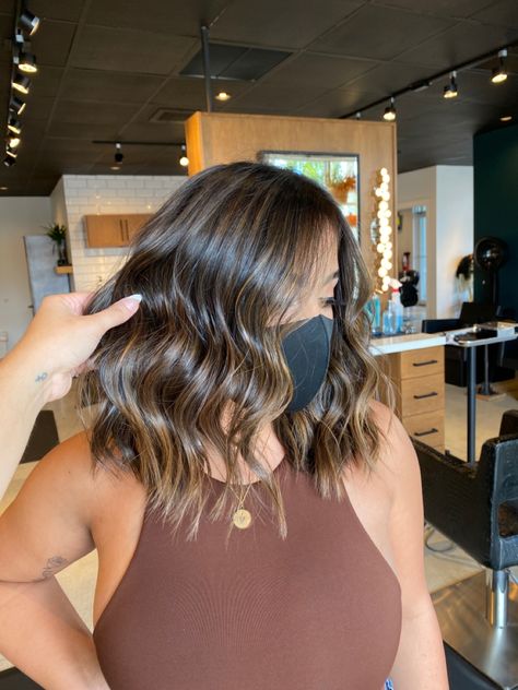 Short Brunette Hair With Babylights, Cute Trendy Haircuts For Short Hair, Cute Short Fall Haircuts, Brown Baylage Hair Short, Balayage Brown Short Hair, Babylights On Short Hair, Short Hair Burnett, Short Hair With Balayage Brunettes, Natural Balayage Brunette Short Hair