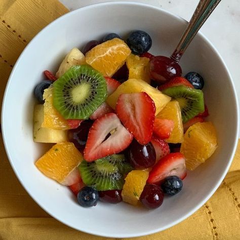 Easy Fruit Salad Recipe Aesthetic Fruit Salad, Fruit Salad Aesthetic, Easy Fruit Salad, Fruit Salad Dressing, Fruit Sald, Easy Salads To Make, Easy Fruit Salad Recipes, Best Fruit Salad, Summer Salads With Fruit