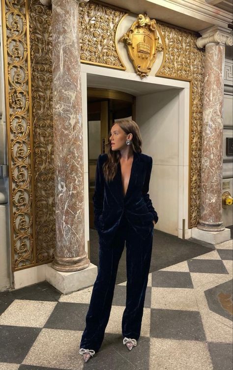 Date Dressing, Dress Sandals Flat, Sweetheart Neckline Top, Emma Rose, Evening Jumpsuit, Stockholm Street Style, Instagram Lifestyle, Date Dresses, Dress Flats