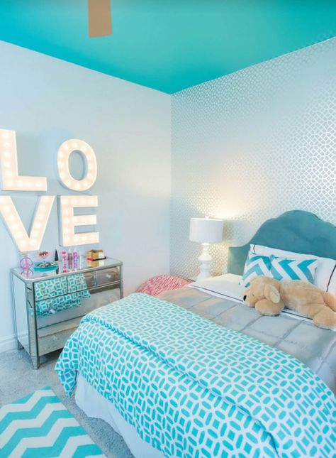 turquoise bedroom accessories Teenage Bedroom Decorations, Turquoise Bedroom Decor, Tiffany Blue Bedroom, London Room, Aqua Bedrooms, Teen Room Designs, Turquoise Room, Bedroom Turquoise