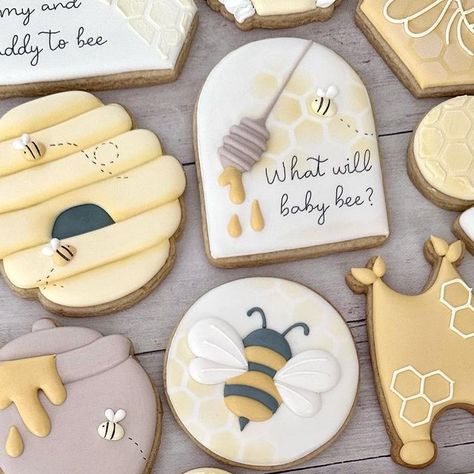 What Will It Bee Gender Reveal Cookies, What Will Baby Bee Cookies, Honeybee Gender Reveal, What Will It Bee Cookies, Bee Gender Reveal Cookies, Bee Baby Shower Cookies, Bee Theme Gender Reveal Party, Honey Bee Cookies, Gender Reveal Bee Theme