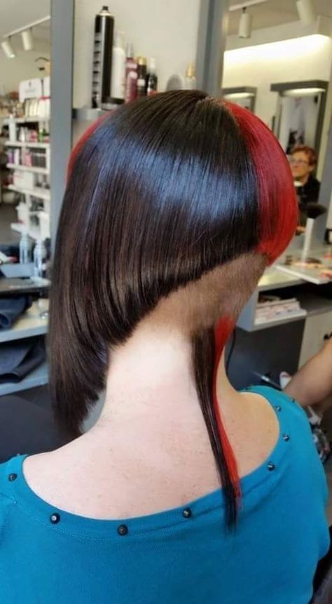 Short Stacked Bob Hairstyles, Ugly Hair, Short Hair Back, Stacked Bob Hairstyles, Shaved Nape, Extreme Hair, Heart Hair, Undercut Hairstyles, Bob Haircut