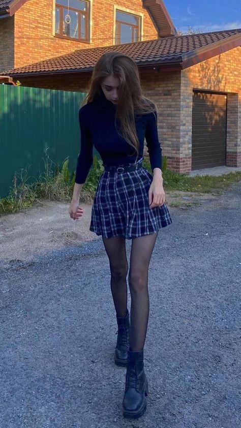 Tiny Skirts Outfits, School Girlfriend Outfit, Skirt With Stockings Outfit, Skirt With Stockings, Transgender Outfits, Legs Outfit, Stockings Outfit, Clothing Guide, Miniskirt Outfits