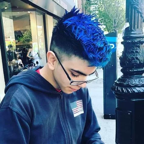 Boys Colored Hair, Dyed Hair Men, Blue Ombre Hair, Mens Hair Colour, Men Hair Color, Trendy Hair Color, Hair Color Blue, Long Wavy Hair, Teen Hairstyles