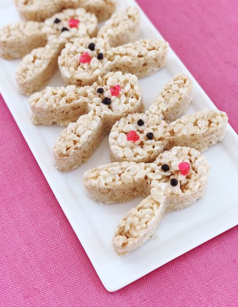 Rice Krispy Bunny Treats - Easy Easter Dessert Ideas Easter Rice Crispy Treats, Easter Cocktail Recipes, Easter Cocktail, Easter Rice Krispie Treats, Easter Dessert Ideas, Easter Fun Food, Easter Bunny Cupcakes, Easter Foods, Bunny Decorations