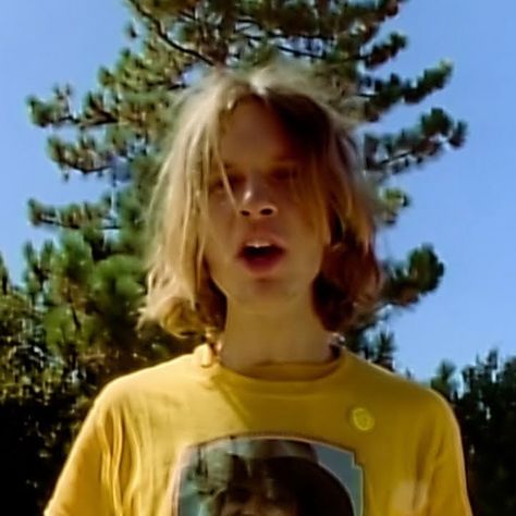 Stereogum on Instagram: “In a new ‘Words + Music’ podcast, #Beck reveals that back in the mid-‘90s he denied #WeirdAl permission to parody his hit “Loser.” (Weird…” Beck Band, 90s Nerd, Music Podcast, Music Nerd, Mid 90s, Thom Yorke, New Words, Beck, Singers