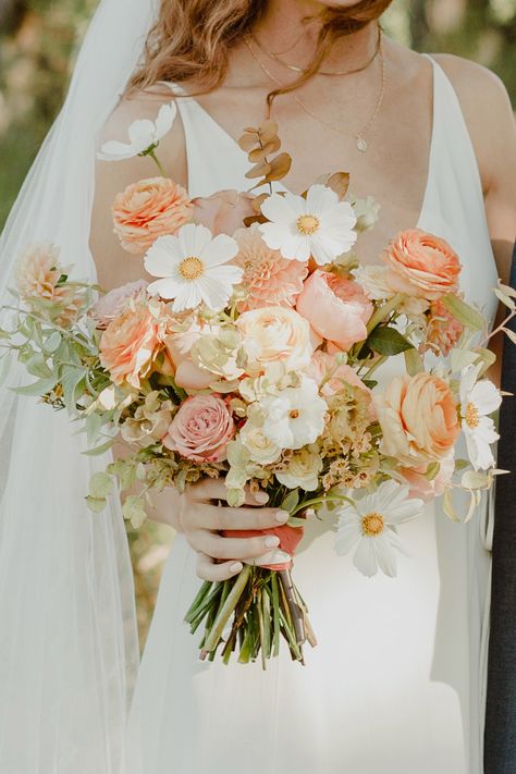 Bridal Bouquet Fall, Wedding Bouquets Bride, Bride Floral, Rustic Fall Wedding, Fall Wedding Bouquets, Peach Wedding, Wildflower Wedding, Wedding Mood, Bride Bouquets