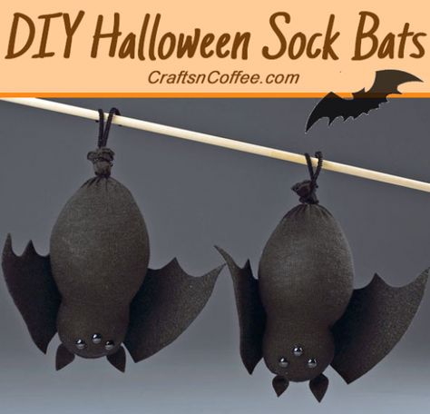 Turn old mismatched socks into hanging bats! Easy Halloween craft idea on CraftsnCoffee.com. #halloweenideas #halloweencostume #halloweendecor Wooden Halloween Crafts, Halloween Craft Diy, Halloween Bats Crafts, Hanging Bats, Easy Halloween Craft, Community Farm, Halloween Crafts To Sell, Bat Craft, Mismatched Socks