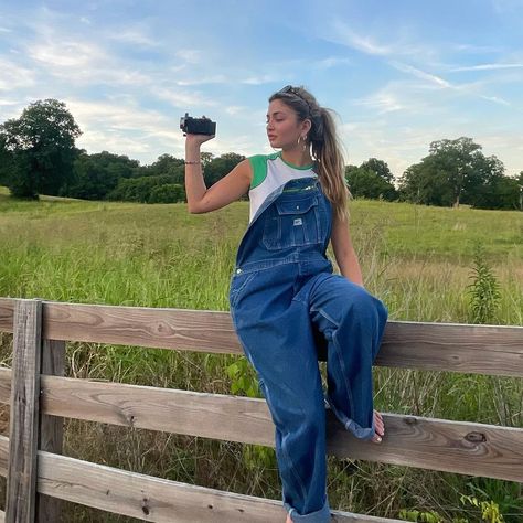 Dungarees Outfit, Isabella Grace, Baggy Dungarees, Dungaree Outfit, Overalls Fashion, Overall Outfit, Cowgirl Aesthetic, Bib Overalls, Perfect Life