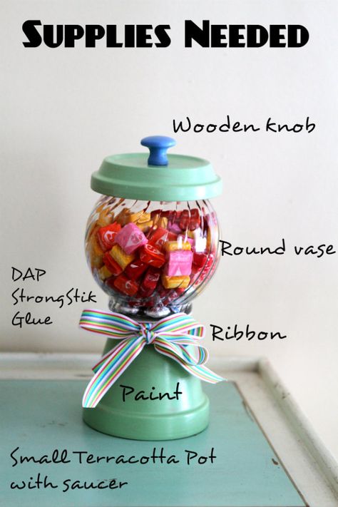 Gumball Machine Style Candy Dish...I think this one is pretty cute. I like that the glass looks swirled. Candy Dish Diy, Candy Jars Diy, Gumball Machine Craft, Diy Gumball Machine, Terra Cotta Pot Crafts Diy, Clay Pot Projects, Terra Cotta Pot Crafts, Pot Crafts, Flower Pot Crafts