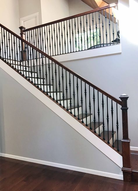 Project # 258 wrought iron balusters and box newels Foyer Staircase Ideas, Iron Banister, Wooden Staircase Design, Diy Stairs Makeover, Stair Railing Makeover, Wrought Iron Stair Railing, Wrought Iron Staircase, Stair Makeover, Staircase Railing Design