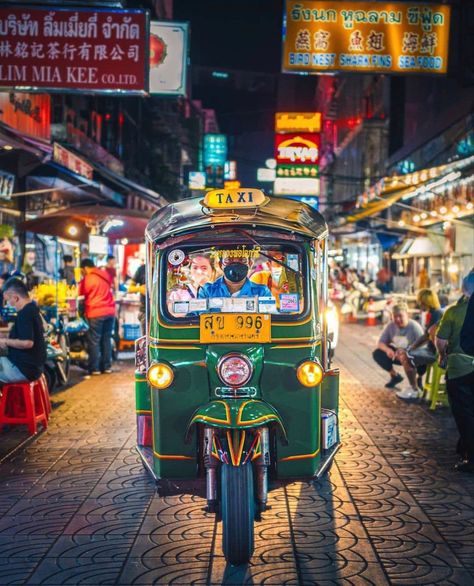 Cómo moverse por Bangkok, que transportes hay, precios... y sobretodo CONSEJOS PARA QUE NO TE ENGAÑEN! #bangkok #bangkokthailand #tailandia #transportes #tuktuk #tuctuc #tips #viajaratailandia #viajar #viajarbarato #viajarporelmundo #viajarconniños #travel #traveltips #travelphotography #traveldestinations #thailand Thailand Tuk Tuk, Marvel 4k, Auto Rickshaw, Tuk Tuk, Bangkok Travel, King's College, Chiang Rai, Chiang Mai, Bangkok Thailand