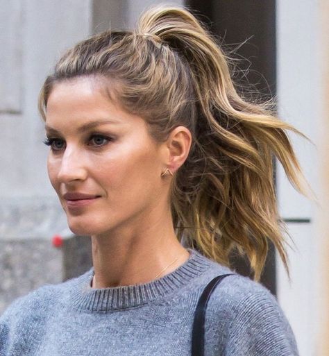 A Ponytail, Gisele Bündchen, Gisele Bundchen, Her Hair, A Woman, Blonde, Hair