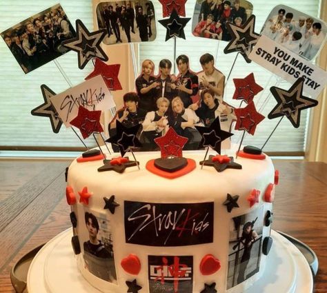 Stray Kids Cake, Pretty Birthday Cakes, Cute Birthday Cakes, Birthday Board, Birthday Cake Kids, Crazy Kids, Cute Cakes, Kids Cake, Pretty Food