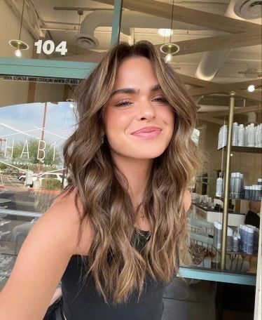 Hair Dye Brown, Hair Inspo Brown, Light Brunette Hair, Rambut Brunette, Brown Hair Inspo, Brown Hair Dye, Brunette Hair With Highlights, Color Highlights, Brunette Balayage Hair