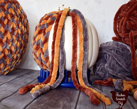 Braided Pumpkin Craft, Braided Pumpkins Diy, Braided Yarn Pumpkins Diy, Chunky Pumpkins Diy, Pool Noodle Yarn Pumpkins, Chenille Pumpkins Diy, Chunky Knit Crafts, Loop Yarn Pumpkin, Chunky Knit Pumpkins Diy