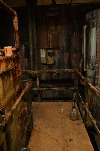 Haunted house boiler room detail Haunted House Interior, Horror Maze, Haunted Garage, Haunted House Diy, Princesa Serenity, Haunted Attractions, Yard Haunt, Mad Scientists, Haunted House Props