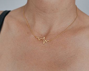 Pendant Jewelry Gold, Jewelry Gold Necklace, Bunny Jewelry, Heartbeat Necklace, Delicate Gold Jewelry, Trendy Fashion Jewelry, Mom Jewelry, Trendy Necklaces, Valentines Necklace