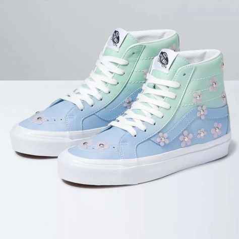 Sandy Liang SpongeBob SquarePants x Vans Sk8-Hi 38 Dx Storage For Shoes, Women Converse, Cute Converse Shoes, Tees Outfit, Converse Tennis Shoes, Outfit Aesthetic Summer, Cute Vans, Cute Converse, Sandy Cheeks