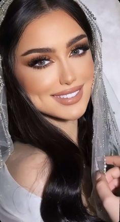 Bridal Makeup Middle Eastern, Middle East Makeup, Sparkly Makeup Looks, Makeup Arab, Bridesmaid Makeup Looks, Halloween Makeup Tutorial Easy, Arabic Makeup, Makeup Before And After, Bold Brows