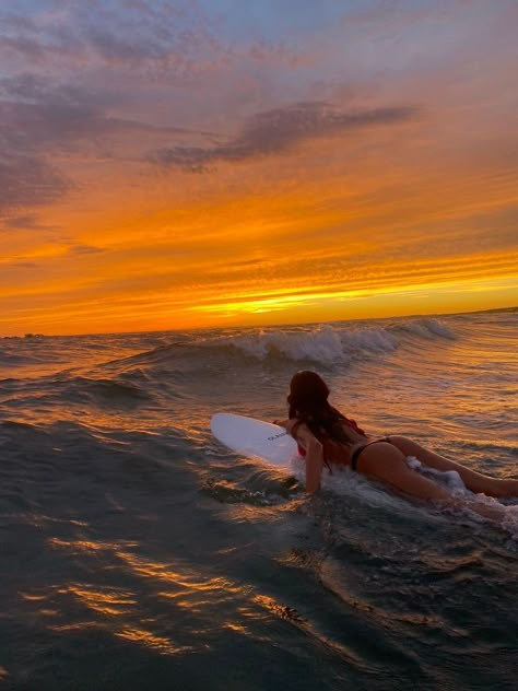 Surfing Aesthetic Pictures, Beach Aesthetic Surfboard, Sunset Vision Board, Surfing Pictures Instagram, Surf Lesson Aesthetic, Vision Board Surfing, Surfing Vision Board, Aesthetic Surfing Pictures, Surf Vision Board