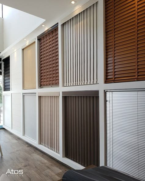 Louvers Display Showroom, Curtain Showroom Design, Curtain Store Design, Curtain Display Showroom, Curtain Shop Interior, Blinds Showroom, Curtain Showroom, Curtain Display, Home Decor Showroom