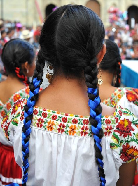 Mexican Braids, Mexican Hairstyles, Traditional Mexican Dress, Ribbon Braids, Hair Scarf Styles, Mexican Women, Pigtail Braids, Ribbon Hairstyle, Hair Ribbons