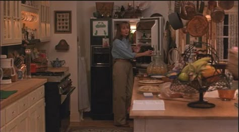 Tour the Father of the Bride Movie House The Watcher House Interior, Father Of The Bride House, The Bride Movie, Cottage Build, Nancy Myers, Nancy Meyers Movies, Movie Houses, 90s House, Tree Cottage