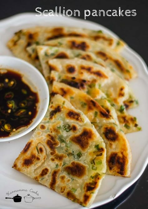 Green Onion Pancake Recipe, Scallion Pancakes Chinese, Scallion Pancake Recipe, Green Onion Pancake, Onion Pancake, Flat Breads, Scallion Pancakes, Diner Recept, Onion Recipes