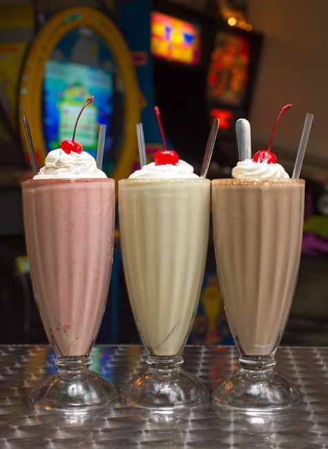 80s Diner Food, Malt Shop Aesthetic, 50s Soda Shop, 1950s Soda Shop, Diner Desserts, 50s Food, Make Milkshake, Milkshake At Home, Milkshake Ideas