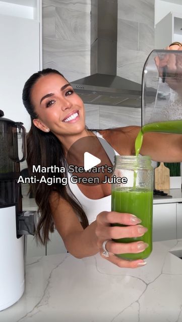 Ainsley Rodriguez on Instagram: "I LOVE my morning juices and have been having them for quite a few years now so you know when Martha Stewart shared hers I HAD to try it! It’s definitely something I look forward to that has made such a positive impact on both my skin and gut health as well as my overall mood and energy levels!

*Don’t forget that the juicer you use DOES matter! You want to use a slow juicer so that you can preserve as many nutrients as possible from your fruit & veggies! I personally love my @huromamerica juicer - it takes whole ingredients and it’s a pretty seamless and easy clean up! 

Recipe:
7 celery stalks
1/2 Cucumber 
1/2 Pear
1 mandarin/orange
1 knob Ginger
Handful of Parsley

#morningjuice #greenjuice #hurom #h70" Juice Recipes With Pears, Martha Stewart Green Juice, Hurom Juicer Recipes, Juicing Celery, Hurom Juicer, Morning Juice Recipe, Ainsley Rodriguez, Anti Aging Juice, Celery Juice Benefits